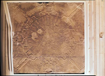 Lo Zodiaco di Dendarah, dal soffitto di una piccola cappella (naos) al Tempio di Hathor a Dendarah (arenaria)